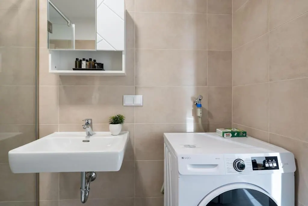 Hm • Sleek 1Br Home With Balcony Vienna Austria