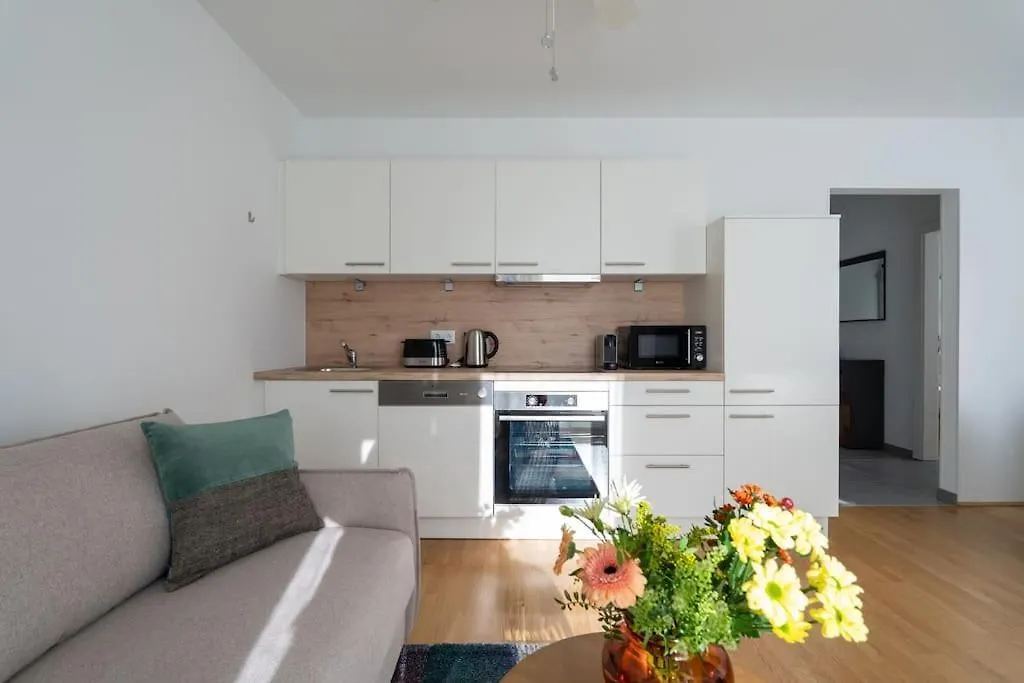 Hm • Sleek 1Br Home With Balcony Vienna