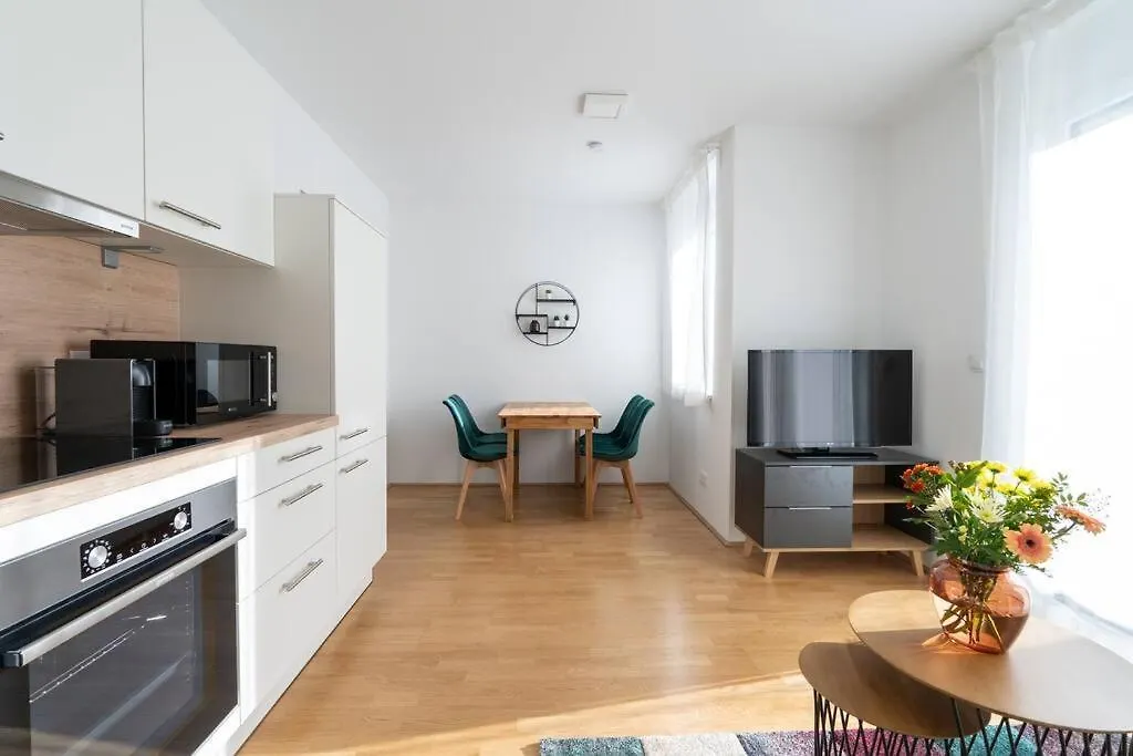 Hm • Sleek 1Br Home With Balcony Vienna