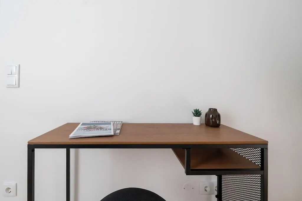 Hm • Sleek 1Br Home With Balcony 비엔나 0*,  오스트리아