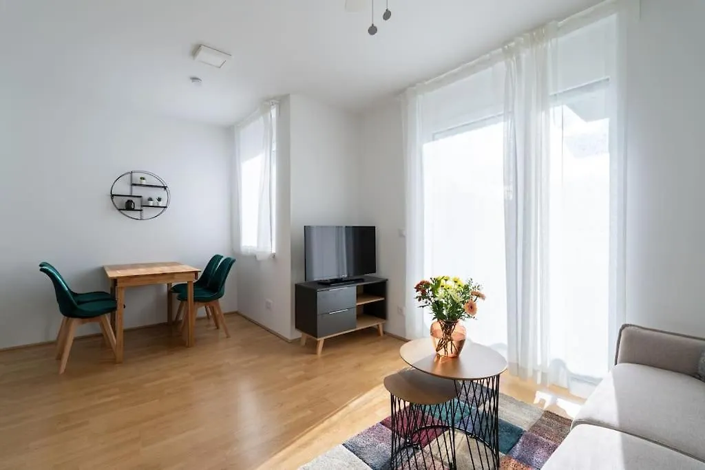 Hm • Sleek 1Br Home With Balcony 비엔나 오스트리아